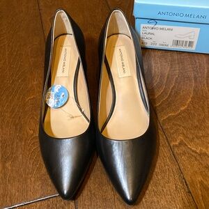 NWT Antonio Melani low heels